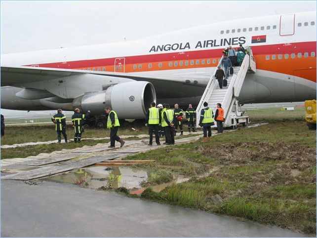 TAAG747-4